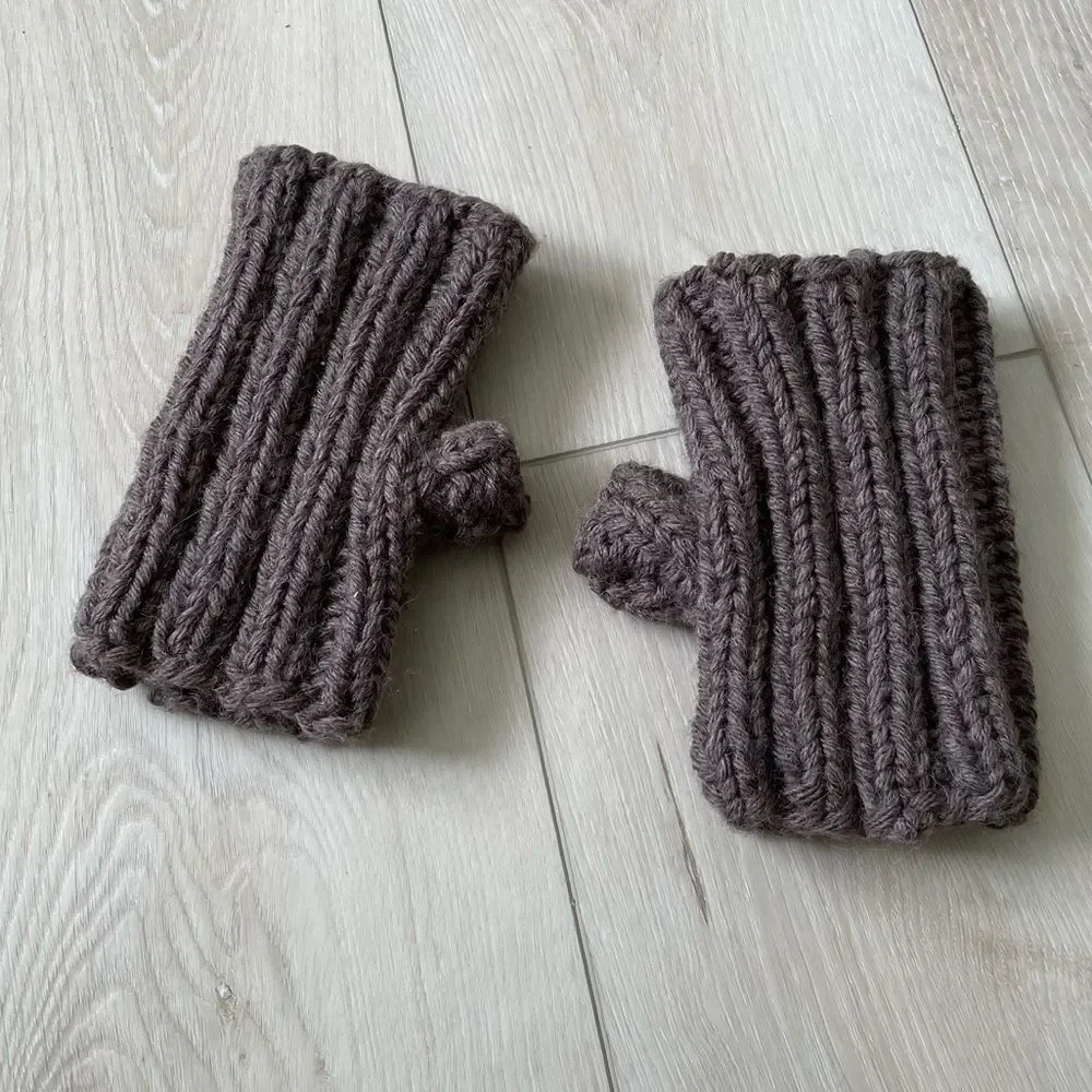 Hand Knit Handmade Wool Chinky Knit Fingerless Gloves Mittens Brown One Size